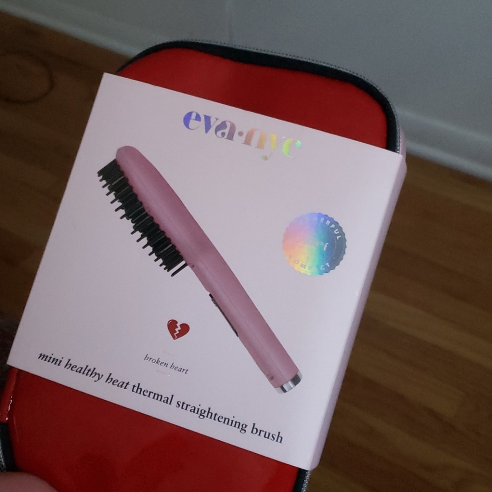 Mini straightening brush